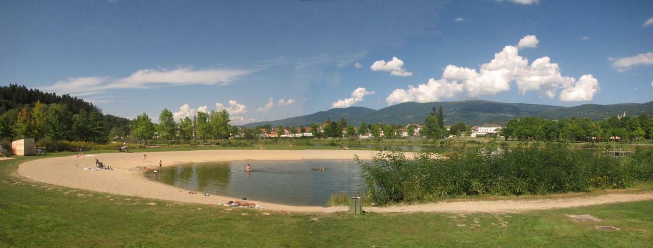 Camping La Vallée Verte Ambert Exterior foto